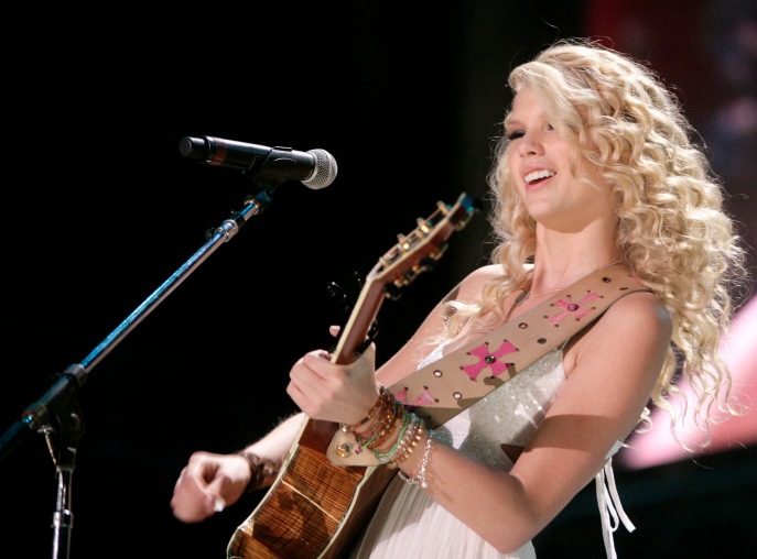 NASHVILLE - JUNE 10: Taylor Swift performs at the CMA Music Festival on Sunday, June 10, 2007 in Nashville, Tennessee. (Photo by Rusty Russell/Getty Images) *** Local Caption *** Taylor Swift